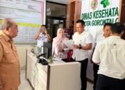 Wali Kota Gorontalo Adhan Dambea saat melakukan inspeksi mendadak (sidak) di sejumlah kantor organisasi perangkat daerah (OPD). (Foto: Humas)