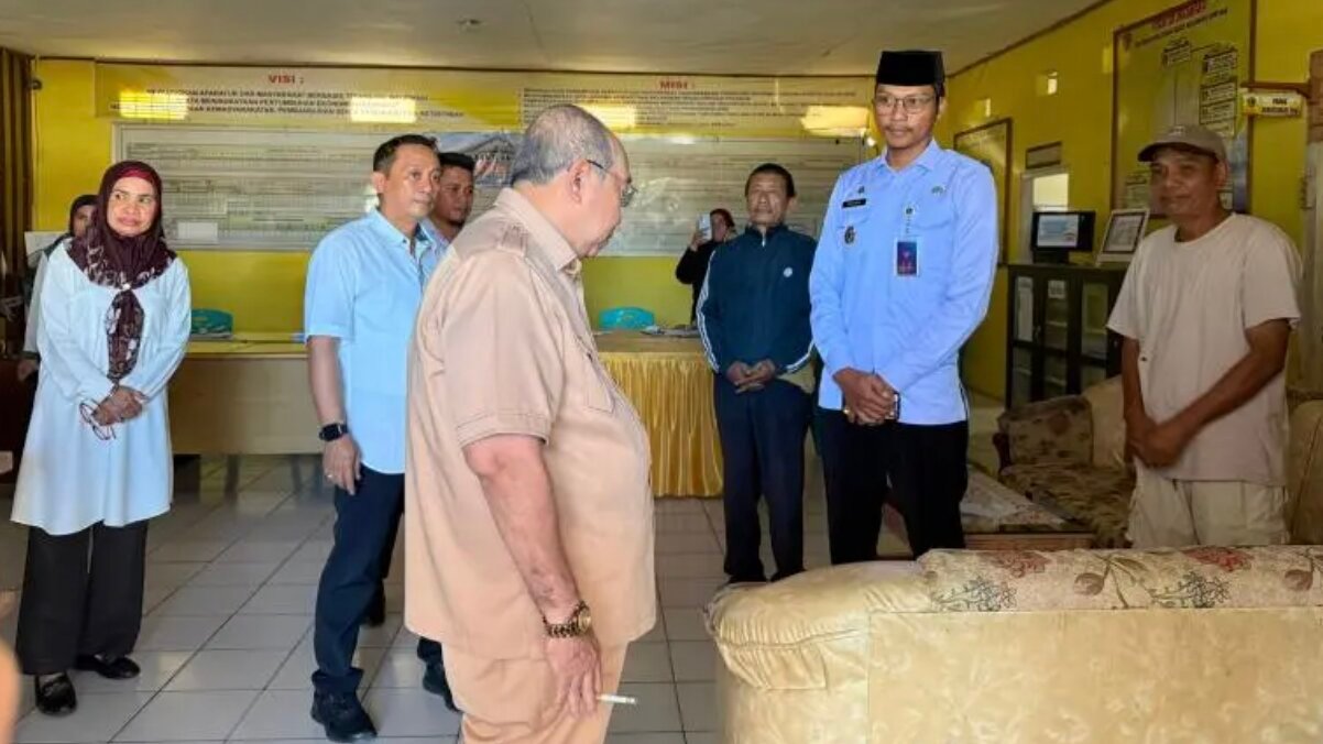 Wali Kota Gorontalo Adhan Dambea usai melakukan inspeksi mendadak (sidak) ke sejumlah kantor pemerintahan, Rabu, 15 Juli 2026. (F0t0: Humas)