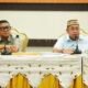 Wali Kota Gorontalo Adhan Dambea saat memimpin Rapat Koordinasi Evaluasi (Rakorev) rutin Pemerintah Kota Gorontalo di Bandhayo Lo Yiladia, Rabu malam, 15 Juli 2026. (Foto: Humas)