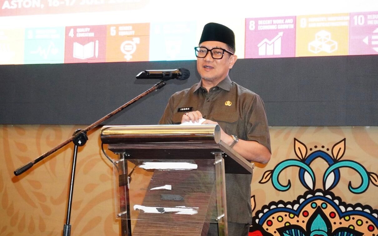 Wakil Wali Kota Gorontalo Indra Gobel saat membuka Workshop Tahap I Penguatan Tata Kelola SDGs Kota Gorontalo di Hotel Aston, Kamis, 16 Juli 2026. (Foto: Humas)