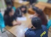 Razia Pekat, Satpol PP Kota Gorontalo Amankan Puluhan Botol Miras dan Tiga Waria. (Foto: Istw)