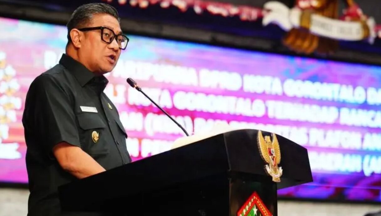 Wakil Wali Kota Gorontalo Indra Gobel yang mewakili Wali Kota Gorontalo dalam Rapat Paripurna DPRD Kota Gorontalo di Aula DPRD Kota Gorontalo, Senin (20/7/2026). (Foto: Humas)
