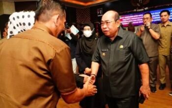 Wali Kota Gorontalo Adhan Dambea saat menghaidir Rapat Paripurna DPRD Kota Gorontalo, Senin (20/7/2026). (Foto: Humas)