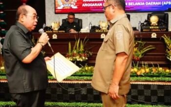 Wali Kota Gorontalo Adhan Dambea usai memaparkan Rancangan Kebijakan Umum Anggaran dan Prioritas Plafon Anggaran Sementara (KUA-PPAS) APBD Tahun Anggaran 2027 dalam Rapat Paripurna DPRD Kota Gorontalo, Senin (20/7/2026). (Foto: Humas)