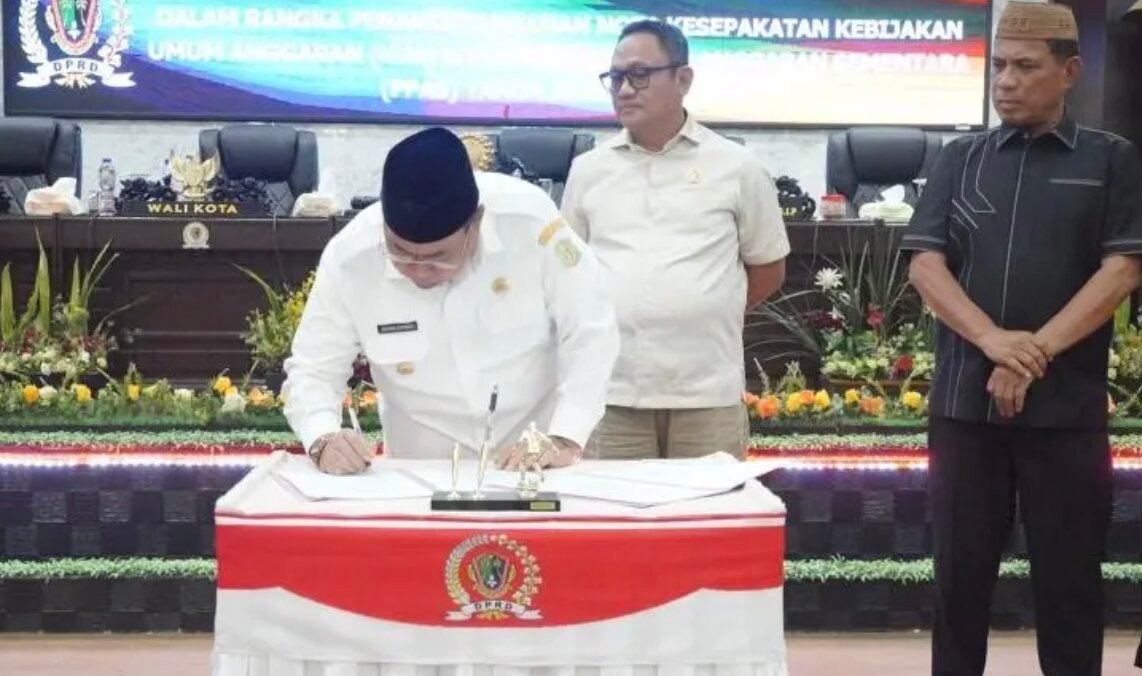Pemerintah Kota Gorontalo bersama DPRD Kota Gorontalo resmi menandatangani Nota Kesepakatan Kebijakan Umum Anggaran (KUA) dan Prioritas Plafon Anggaran Sementara (PPAS) Tahun Anggaran 2027. (Foto: Humas)