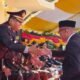 Kapolres Pohuwato berjabat tangan dengan Wakil Bupati Pohuwato usai upacara peringatan Hari Bhayangkara ke-80 sebagai simbol sinergi antara Polri dan Pemerintah Daerah dalam menjaga keamanan, ketertiban, serta mendukung pembangunan di Kabupaten Pohuwato/Hibata.id