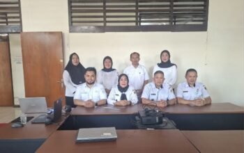 Dinas Pemberdayaan Masyarakat dan Desa (DPMD) bersama Bank SulutGo (BSG) berhasil melaksanakan uji coba (pilot project) implementasi Sistem Keuangan Desa (Siskeudes) Transaksi Non Tunai (TNT) di Desa Pontodon Timur dan Desa Bungko. (Foto: Humas)