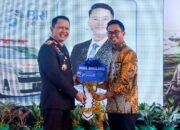 PT Bank Rakyat Indonesia (Persero) Tbk melalui program BRI Peduli Tanggung Jawab Sosial dan Lingkungan (TJSL) menyerahkan bantuan satu unit ambulans kepada Kepolisian Daerah (Polda) Gorontalo bertepatan dengan momentum peringatan Hari Ulang Tahun (HUT) Bhayangkara ke-80, Rabu (1/7/2026)/Hibata.id
