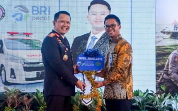 PT Bank Rakyat Indonesia (Persero) Tbk melalui program BRI Peduli Tanggung Jawab Sosial dan Lingkungan (TJSL) menyerahkan bantuan satu unit ambulans kepada Kepolisian Daerah (Polda) Gorontalo bertepatan dengan momentum peringatan Hari Ulang Tahun (HUT) Bhayangkara ke-80, Rabu (1/7/2026)/Hibata.id