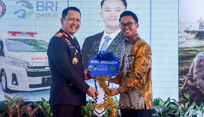 HUT Bhayangkara ke-80, BRI Gorontalo Serahkan Ambulans Kepada Polda Gorontalo