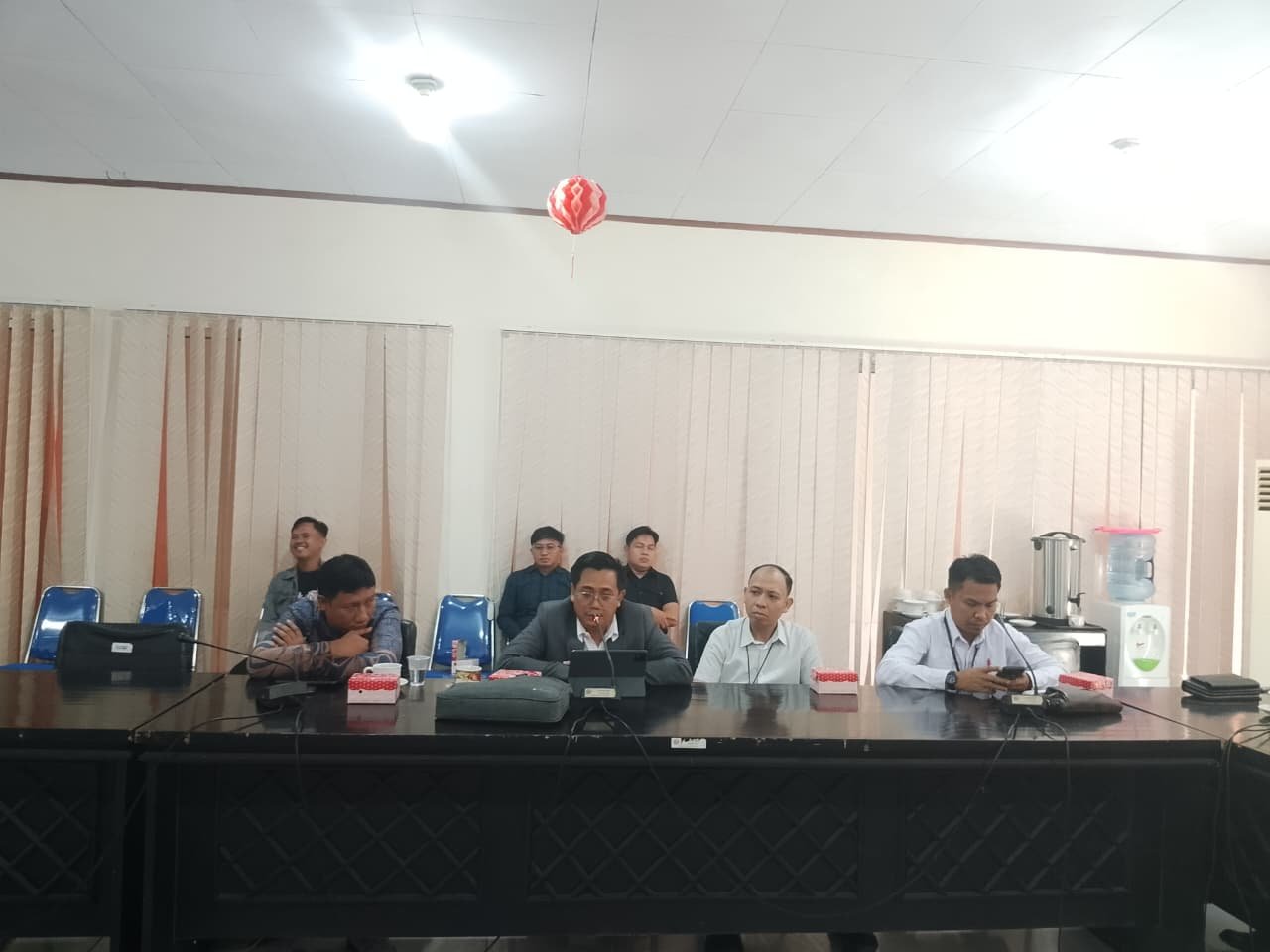 Rapat Dengar Pendapat (RDP) yang digelar DPRD Pohuwato bersama Bank Rakyat Indonesia (BRI) dan sejumlah nasabah. (Foto: Defri)