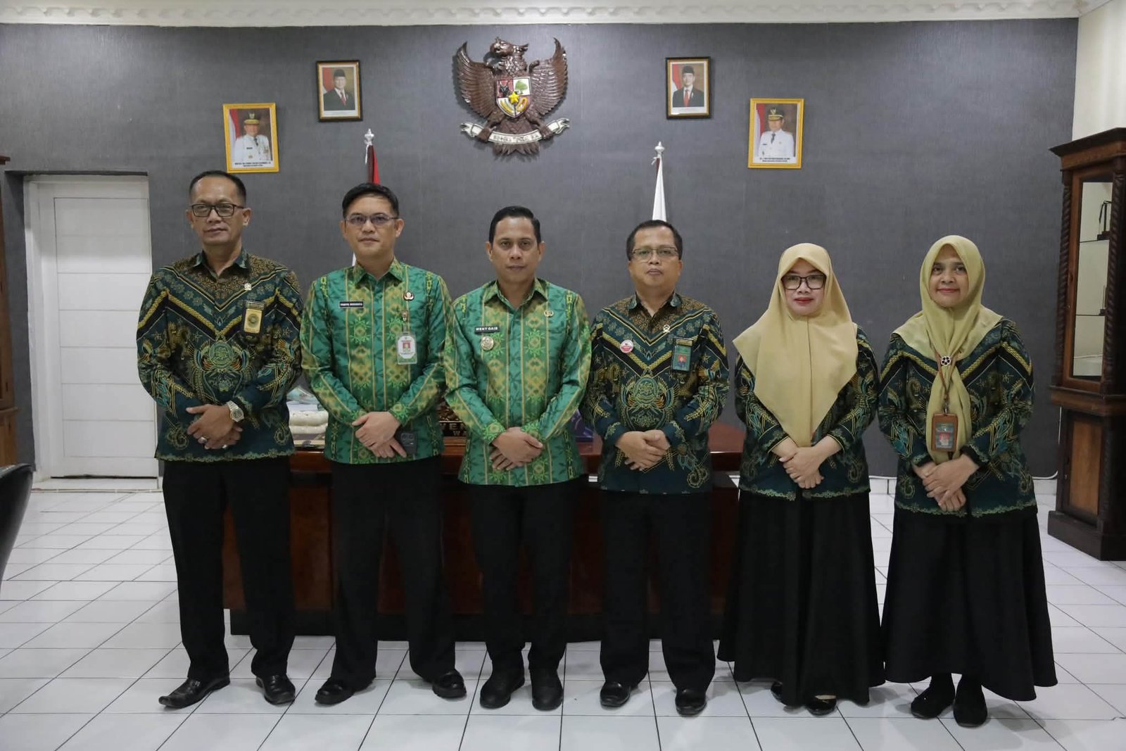 Pertemuan antara Wali Kota Kotamobagu, Weny Gaib, dengan Ketua Pengadilan Agama Kotamobagu, Achmad N., yang berlangsung di ruang kerja Wali Kota, Kamis, 2 Juli 2026. (Foto: Humas)