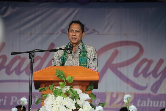 Wali Kota Kotamobagu Weny Gaib menghadiri Perayaan Hari Pekabaran Injil GMIBM ke-122 Tahun dan Hari Ulang Tahun GMIBM Bersinode ke-76 Tahun yang digelar di halaman Kampus Universitas Dumoga Kotamobagu (UDK), Sabtu, 4 Juli 2026. (Foto: Humas)