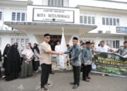 Sekretaris Daerah Kota Kotamobagu, Sofyan Mokoginta, secara resmi melepas Kafilah Kota Kotamobagu yang akan mengikuti Musabaqah Tilawatil Qur’an (MTQ) ke-31 Tingkat Provinsi Sulawesi Utara Tahun 2026. (Foto: Humas)