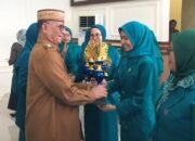 Bupati Bone Bolango, Ismet Mile pada Acara Puncak HKG PKK ke-54 tingkat Kabupaten Bone Bolango tahun 2026 di Aula BPMP Provinsi Gorontalo, Senin (6/7/2026). (F.Indra/Diskominfo)/Hibata.id