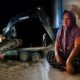 Keluarga Rinto Tambrin Banope, operator excavator merek Hyundai yang menjadi tersangka dalam kasus dugaan Pertambangan Emas Tanpa Izin (PETI) di kawasan hutan Balayo, (Foto: Istw)