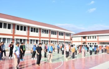Pemkab Boalemo bersama pemerintah desa se-Kecamatan Wonosari menggelar kerja bakti membersihkan ruang-ruang kelas Sekolah Rakyat Terintegrasi 71 sebagai bagian dari persiapan menyambut Masa Pengenalan Lingkungan Sekolah (MPLS) Tahun Ajaran 2026/2027, Jumat (10/7/2026)/Hibata.id