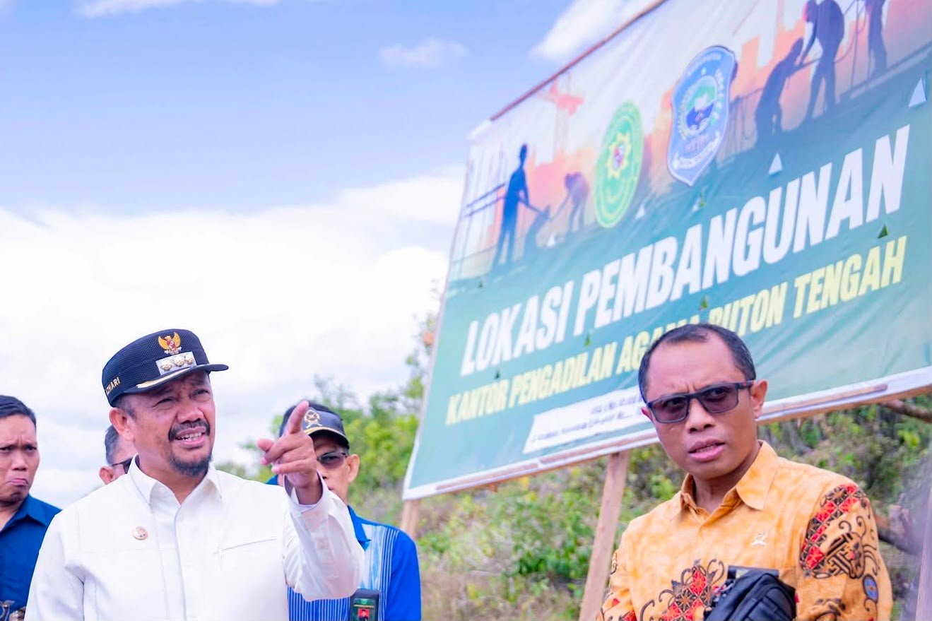 Tim gabungan Mahkamah Agung RI bersama Bupati Kabupaten Buton Tengah meninjau lokasi pembangunan dan kesiapan operasional Pengadilan Agama Buton Tengah, Jumat (10/7/2026).