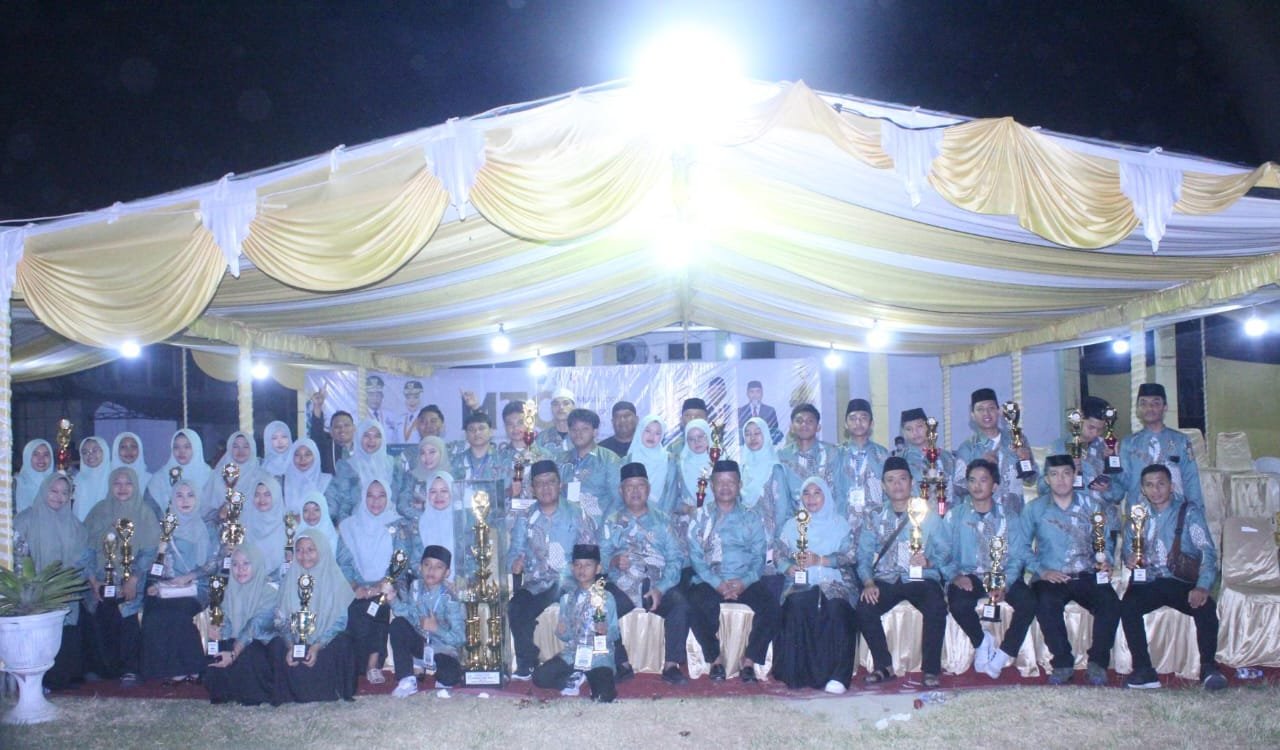 Peraih juara MTQ Provinsi Gorontalo XII dikabarkan belum menerima bonus. Di sisi lain, Wali Kota Gorontalo Adhan Dambea memberikan bonus/Hibata.id