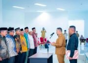 Bupati Buton Tengah Dr. Azhari mengukuhkan pengurus FKUB periode 2026–2030 dan mengajak tokoh agama memperkuat sinergi menjaga kerukunan umat/Hibata.id