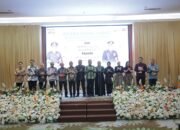 Wali Kota Kotamobagu Weny Gaib bersama Wakil Wali Kota Rendy Mangkat menghadiri acara kenal pamit Kapolres Kotamobagu dari AKBP Irwanto kepada AKBP Abdul Kholik. Kegiatan berlangsung di Ballroom Hotel Sutanraja Kotamobagu, Senin, 13 Juli 2026. (Foto: Humas)