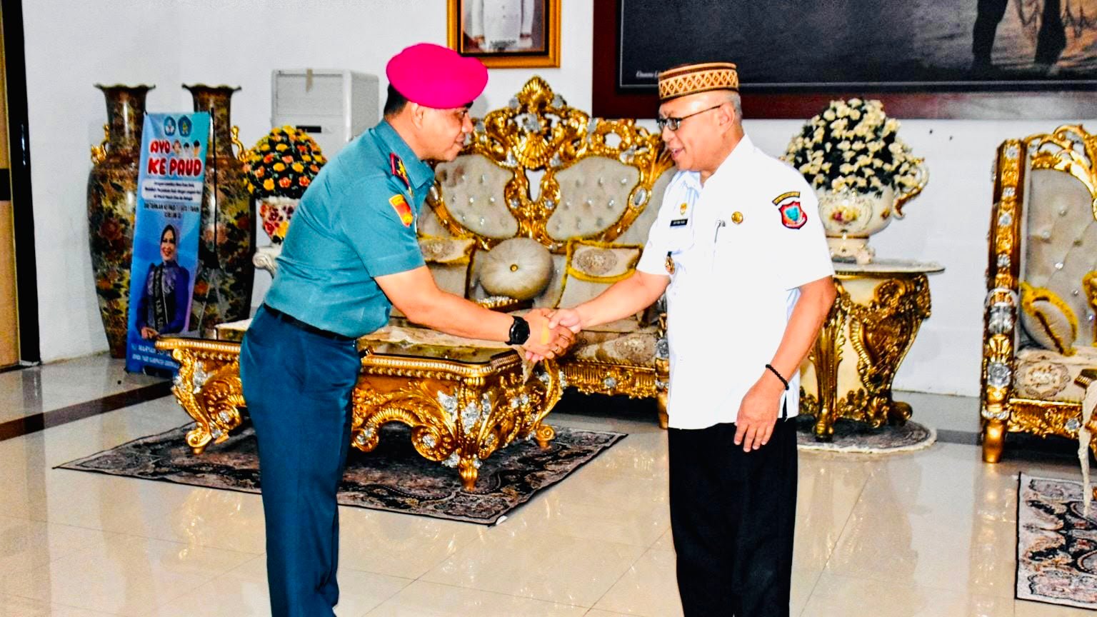 Bupati Gorontalo Sofyan Puhi memperkuat sinergi dengan Lanal Gorontalo melalui kunjungan Danlanal Letkol (Mar) Andi Arif Mangkubumi/Hibata.id