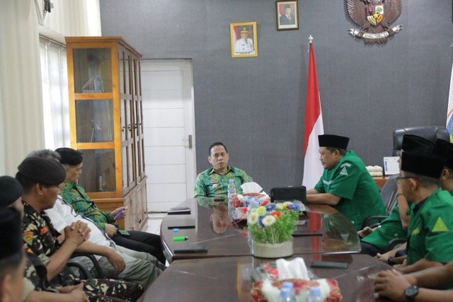 Wali Kota Kotamobagu Weny Gaib menerima kunjungan silaturahmi jajaran Pengurus Wilayah (PW) Gerakan Pemuda Ansor Sulawesi Utara di rumah dinas wali kota. (Foto: Humas)