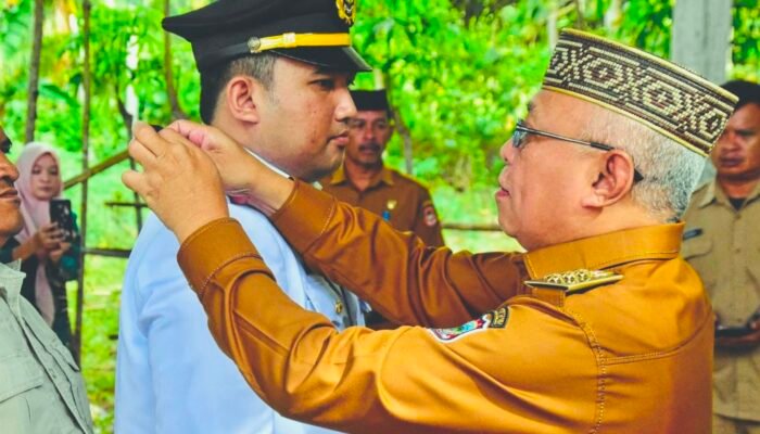 Bupati Gorontalo Lantik Pj Kepala Desa Botumoputi