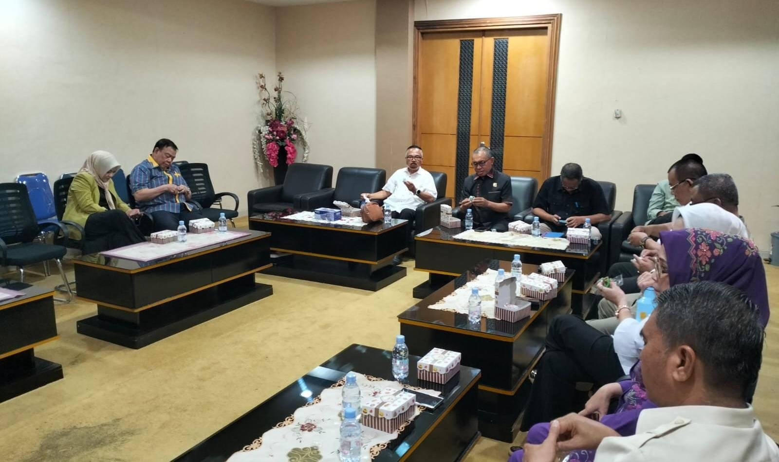 Panitia Khusus (Pansus) DPRD Provinsi Gorontalo melaporkan progres pembahasan Ranperda Pajak Daerah kepada pimpinan DPRD/Hibata.id