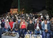 Ribuan warga memadati Alun-Alun Boki Hontinimbang, Kotamobagu, untuk menyaksikan laga final Piala Dunia 2026 antara Spanyol dan Argentina melalui kegiatan nonton bareng yang digelar Pemerintah Kota Kotamobagu. (Foto: Humas)