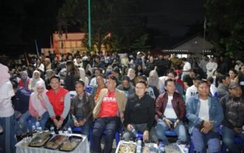 Ribuan warga memadati Alun-Alun Boki Hontinimbang, Kotamobagu, untuk menyaksikan laga final Piala Dunia 2026 antara Spanyol dan Argentina melalui kegiatan nonton bareng yang digelar Pemerintah Kota Kotamobagu. (Foto: Humas)