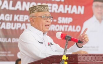 Bupati Gorontalo Sofyan Puhi mewajibkan seluruh kepala Sekolah Dasar (SD) dan Sekolah Menengah Pertama (SMP) di Kabupaten Gorontalo mengikuti orientasi kepalangmerahan. (Foto: Humas)