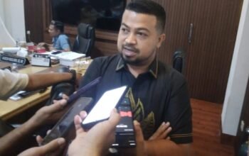 Ketua Komisi IV DPRD Provinsi Gorontalo, Moh. Ikbal Alaydrus, menyampaikan pandangan saat rapat pembahasan KUA-PPAS APBD 2027 bersama Dinas Ketenagakerjaan di DPRD Provinsi Gorontalo, Selasa (21/7/2026). Komisi IV mendorong Disnaker memperkuat program kewirausahaan untuk mencetak lebih banyak pengusaha muda/Hibata.id
