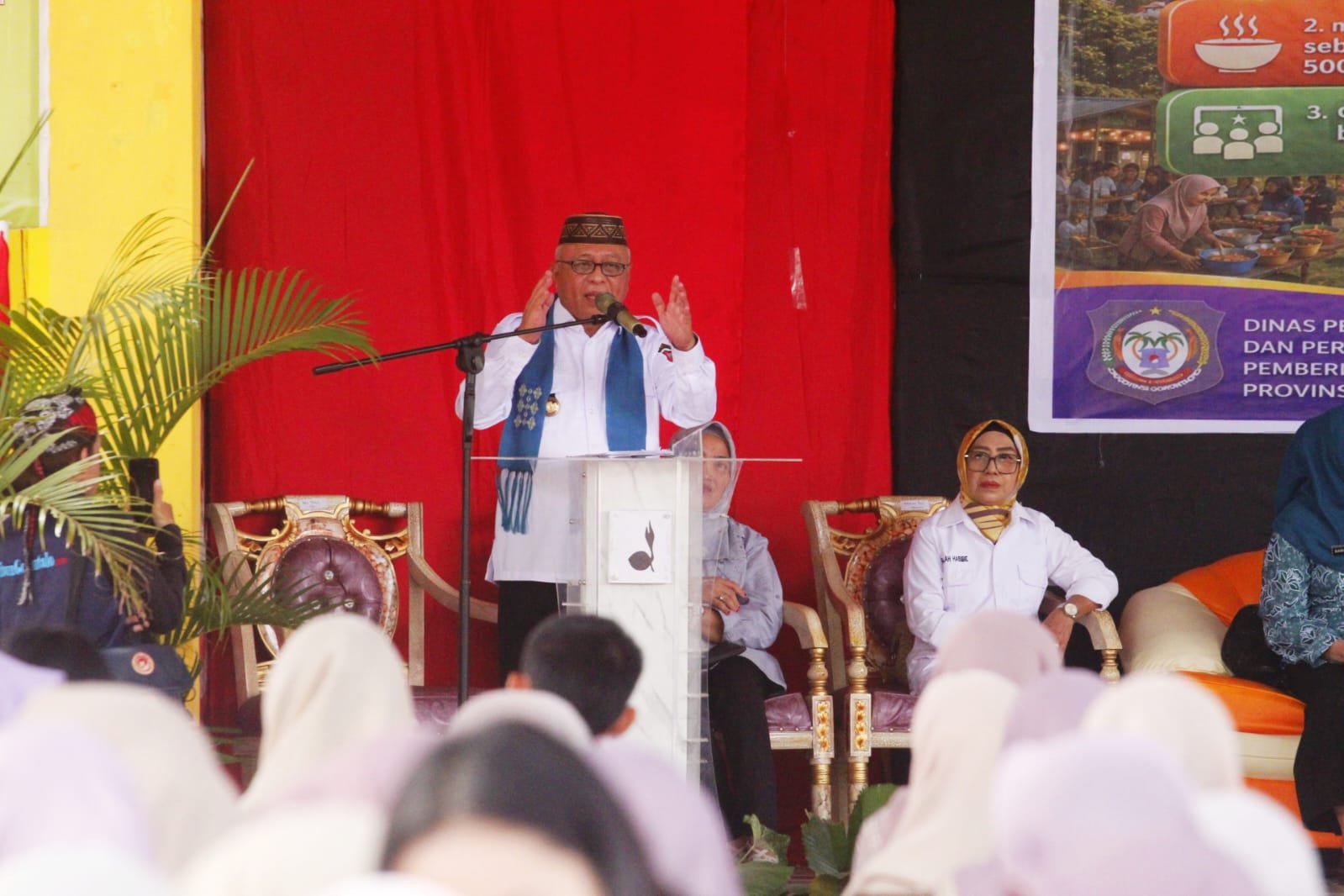 Bupati Gorontalo Sofyan Puhi saat enghadiri Peringatan Hari Anak Nasional 2026 tingkat Provinsi Gorontalo. (Foto: Humas)
