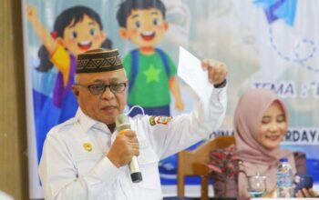 Bupati Gorontalo Sofyan Puhi saat saat membuka Capacity Building Forum Anak dalam rangka Hari Anak Nasional ke-42 Tahun 2026. (Foto: Humas)