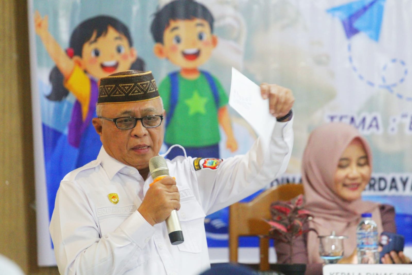 Bupati Gorontalo Sofyan Puhi saat saat membuka Capacity Building Forum Anak dalam rangka Hari Anak Nasional ke-42 Tahun 2026. (Foto: Humas)
