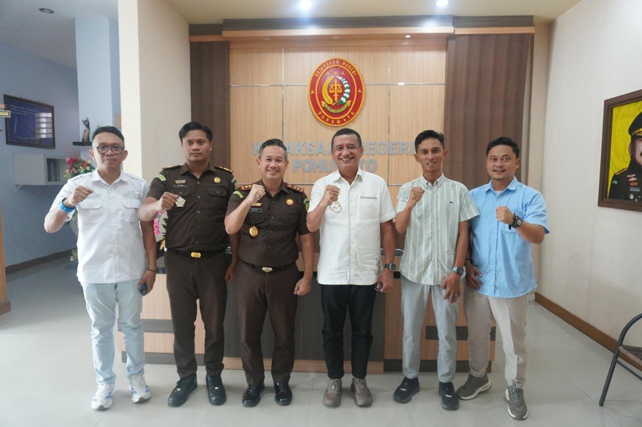 Koordinator ABPEDNAS Provinsi Gorontalo, Syarif Mbuinga saat berkunjung di Kejaksaan Negeri Marisa, Rabu (22/7/2026). (Foto: istw)