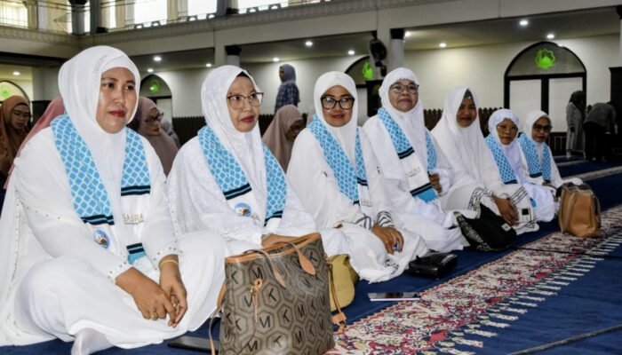 Sekda Gorontalo Lepas 11 Jamaah Umrah, Titip Pesan Jaga Kesehatan di Tanah Suci