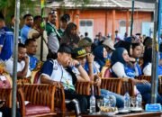 Wakil Bupati Boalemo Lahmudin Hambali (kanan) berbincang dengan Gubernur Gorontalo Gusnar Ismail di sela pembukaan Festival Olahraga Rekreasi Masyarakat Provinsi (FORPROV) II KORMI Provinsi Gorontalo 2026 di kawasan wisata Pantai Bolihutuo, Kabupaten Boalemo, Jumat (24/7/2026)/Hibata.id