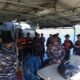 Personel tim SAR gabungan saat mempersiapkan peralatan sebelum melakukan pencarian speedboat yang hilang kontak di Perairan Teluk Tomini.