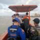 Personel Basarnas Gorontalo bersama Lanal Marisa dan Polairud melakukan operasi pencarian terhadap perahu yang dilaporkan hilang kontak di Perairan Teluk Tomini, Sabtu (25/7/2026)/Hibata.id