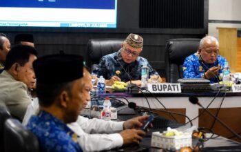 Bupati Gorontalo Sofyan Puhi memimpin koordinasi antisipasi musim kemarau dengan fokus pada penyediaan air bersih, perlindungan sektor pertanian, dan menjaga ketahanan pangan di Kabupaten Gorontalo/Hibata.id