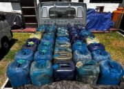 Satreskrim Polres Pohuwato melimpahkan tersangka dan barang bukti kasus dugaan penyalahgunaan BBM subsidi jenis solar ke Kejaksaan Negeri Pohuwato/Hibata.id