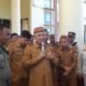 Bupati Pohuwato, Saipul A. Mbuinga, yang menerima langsung aspirasi warga. (Foto: Delfri/Hibata.id)