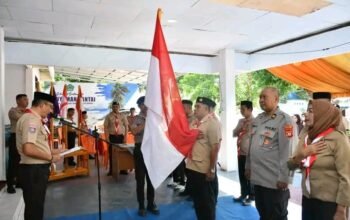Wakil Bupati Boalemo, Lahmudin Hambali, melantik Majelis Pembimbing Ranting (Mabiran) Gerakan Pramuka Kwartir Ranting (Kwaran) Paguyaman Pantai masa bakti 2026–2029. (Foto: Humas)