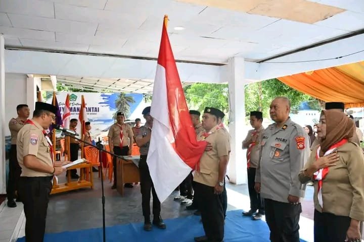 Wakil Bupati Boalemo, Lahmudin Hambali, melantik Majelis Pembimbing Ranting (Mabiran) Gerakan Pramuka Kwartir Ranting (Kwaran) Paguyaman Pantai masa bakti 2026–2029. (Foto: Humas)