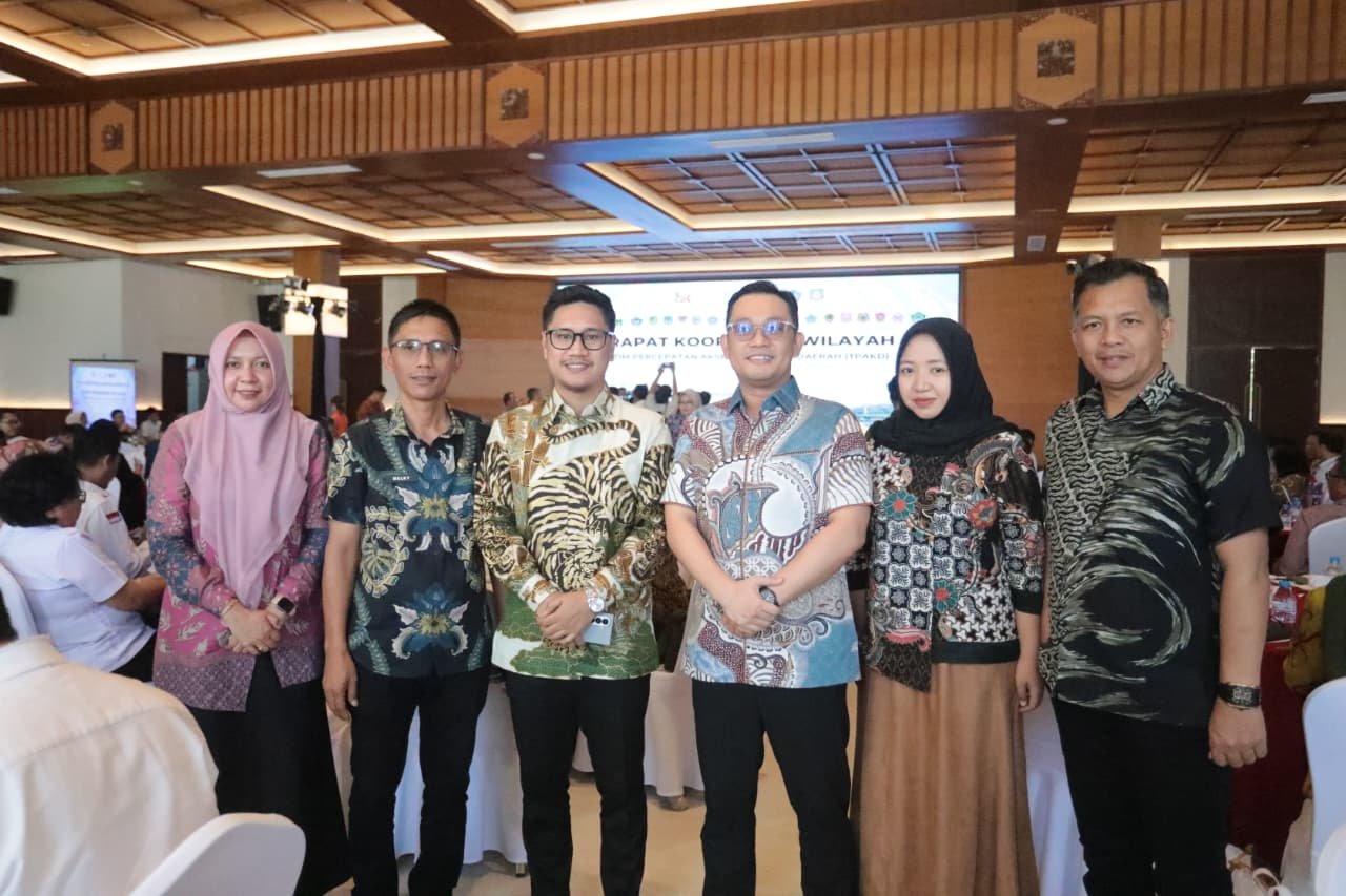 Wakil Wali Kota Kotamobagu, Rendy Virgiawan Mangkat, menghadiri Rapat Koordinasi Wilayah Tim Percepatan Akses Keuangan Daerah (TPAKD) se-Sulawesi Utara dan Gorontalo Tahun 2026 yang digelar di NDC Hotel & Resort Manado, Rabu, 29 Juli 2026. (Foto: Humas)