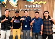 Pimpinan Cabang Bank Mandiri Gorontalo, Warham Syahrani (tengah), menerima kunjungan silaturahmi pengurus SMSI Kota Gorontalo sebagai bagian dari penguatan kolaborasi menyukseskan Gorontalo Half Marathon 2026/Hibata.id