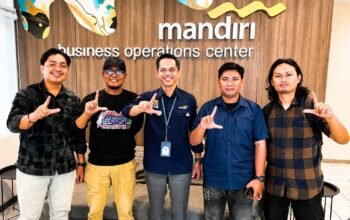 Pimpinan Cabang Bank Mandiri Gorontalo, Warham Syahrani (tengah), menerima kunjungan silaturahmi pengurus SMSI Kota Gorontalo sebagai bagian dari penguatan kolaborasi menyukseskan Gorontalo Half Marathon 2026/Hibata.id