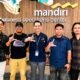 Pimpinan Cabang Bank Mandiri Gorontalo, Warham Syahrani (tengah), menerima kunjungan silaturahmi pengurus SMSI Kota Gorontalo sebagai bagian dari penguatan kolaborasi menyukseskan Gorontalo Half Marathon 2026/Hibata.id